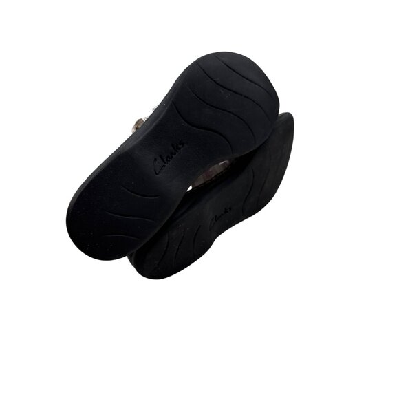 Clarks Size 10 White Perforated Leather Slide Sandals With Button Accents - Picture 8 of 10